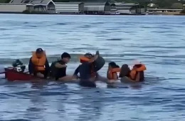 Vídeo: Rabeta afunda no rio Tarumã e passageiros passam por momentos de desespero em Manaus