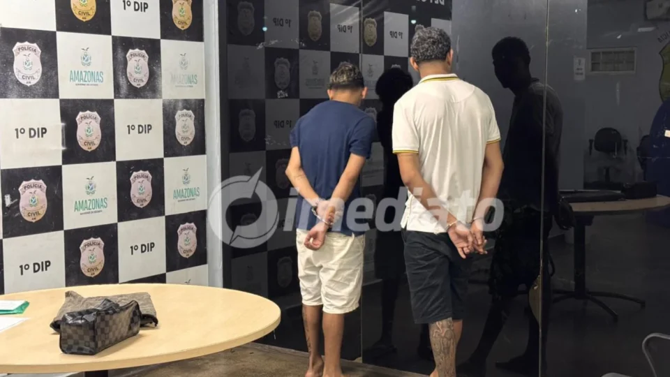 Dupla é presa pela Rocam com drogas e um dos suspeitos tinha mandado por roubo em aberto em Manaus
