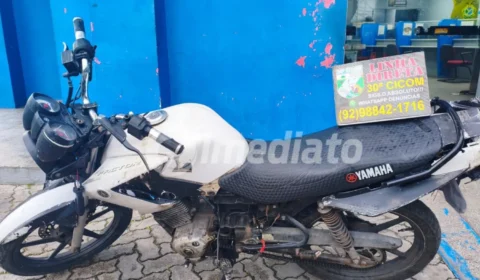 Homens são presos e moto furtada é recuperada pela Polícia Militar em oficina no bairro Jorge Teixeira