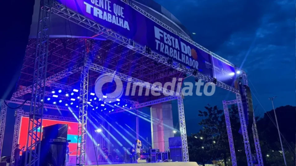 Festa do Trabalhador no Anfiteatro da Ponta Negra reúne multidão em megaevento musical em Manaus
