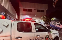 Homem invade casa, mata ex-companheira a facadas e fere as duas filhas dela com golpes de faca na cabeça em Manaus