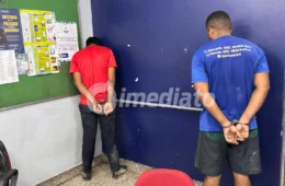 Homens são presos após assalto a ônibus da linha 130 no bairro Tarumã; outros dois suspeitos fugiram por área de mata