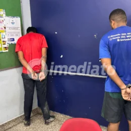 Homens são presos após assalto a ônibus da linha 130 no bairro Tarumã; outros dois suspeitos fugiram por área de mata