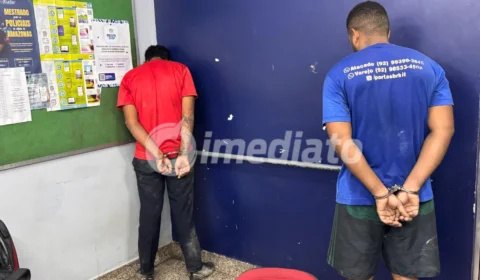 Homens são presos após assalto a ônibus da linha 130 no bairro Tarumã; outros dois suspeitos fugiram por área de mata