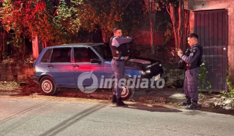 Carro furtado em estacionamento de supermercado é recuperado pela PM horas após o crime na comunidade Monte Sião