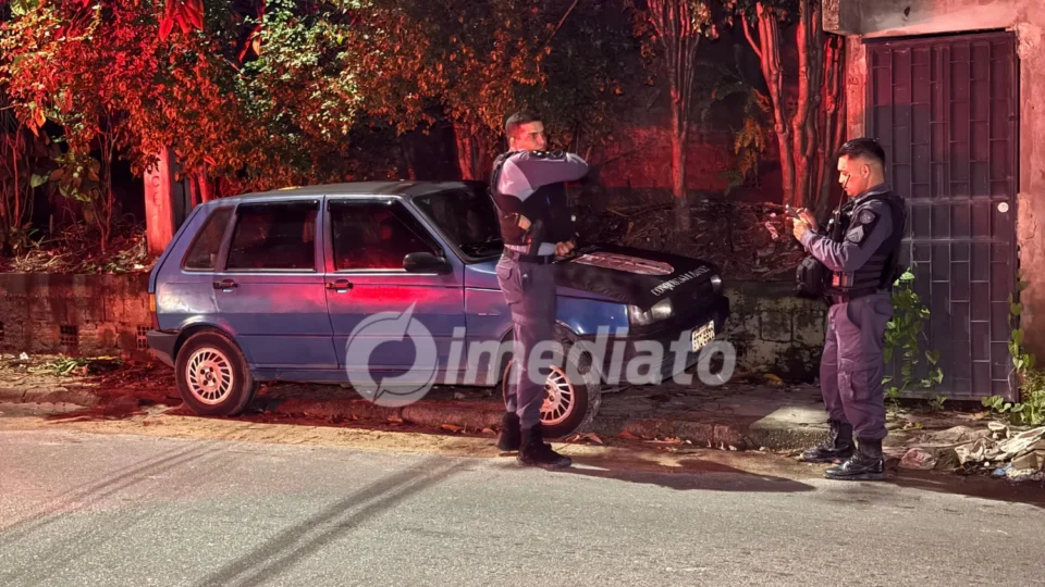 Carro furtado em estacionamento de supermercado é recuperado pela PM horas após o crime na comunidade Monte Sião
