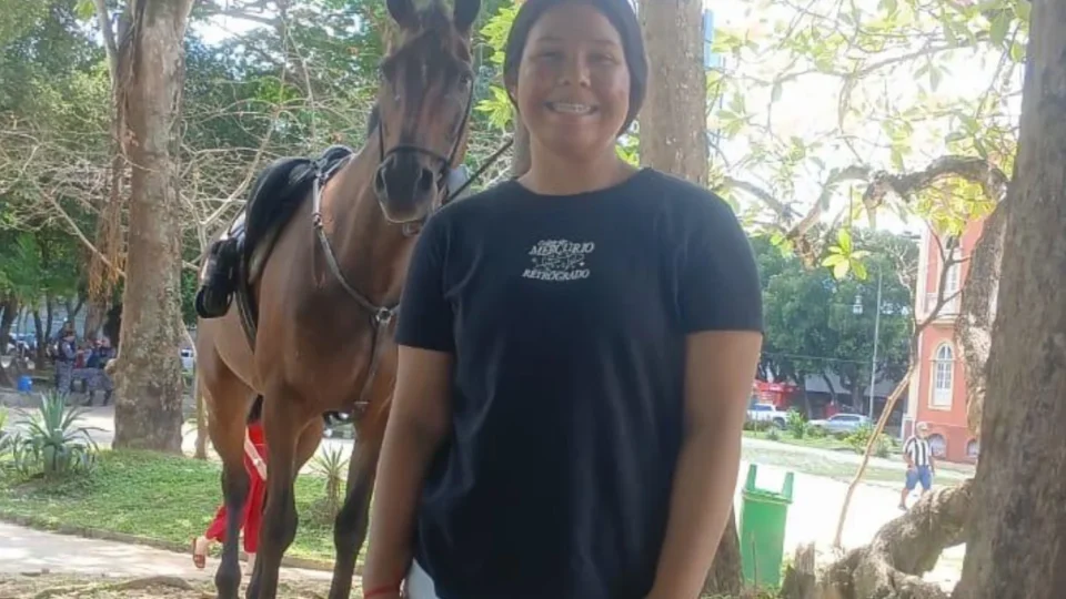 Adolescente de 17 anos desaparece após ser vista no Centro de Manaus; família faz apelo por informações