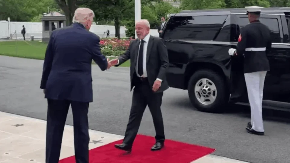 Lula é recebido por Donald Trump na Casa Branca durante encontro oficial nos Estados Unidos