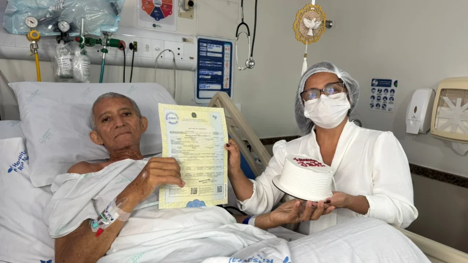 Paciente com câncer realiza casamento dentro de hospital em Manaus