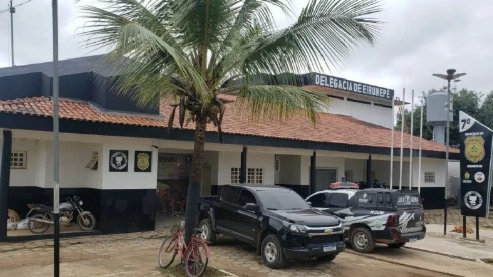Adolescente de 12 anos tenta fugir em canoa e é apreendido suspeito de envolvimento em homicídio no interior do Amazonas