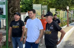 Renato Junior visita cemitérios de Manaus no Dia das Mães e acompanha ação especial da prefeitura