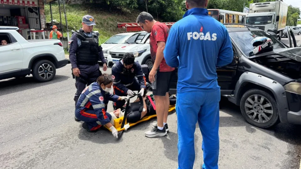 Grave acidente deixa mulher ferida e causa trânsito intenso na zona leste de Manaus