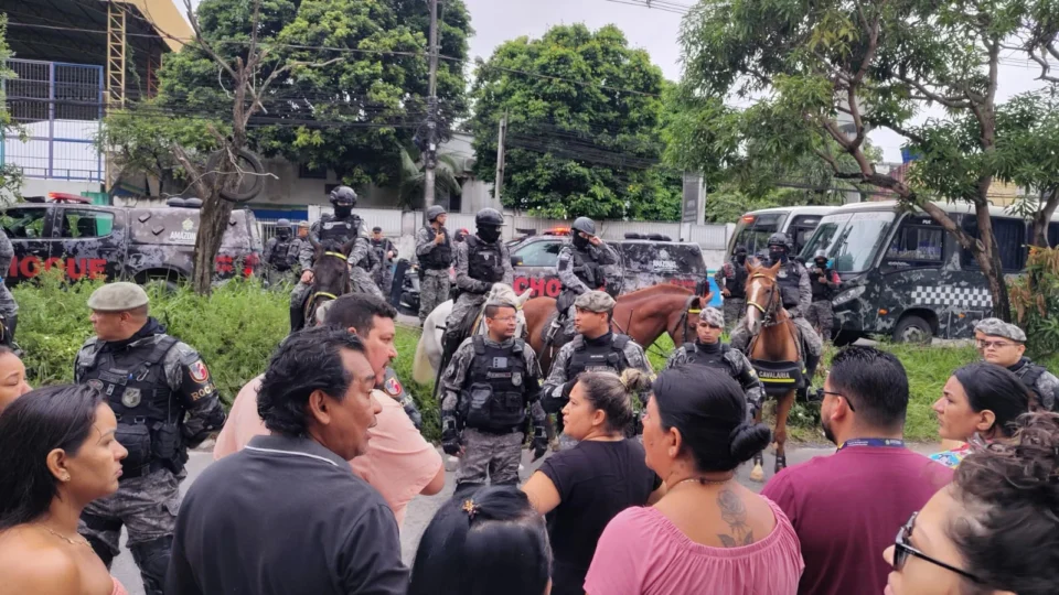 Clima de tensão marca transferência de presos militares durante a Operação Sentinela Maior, na manhã desta terça-feira