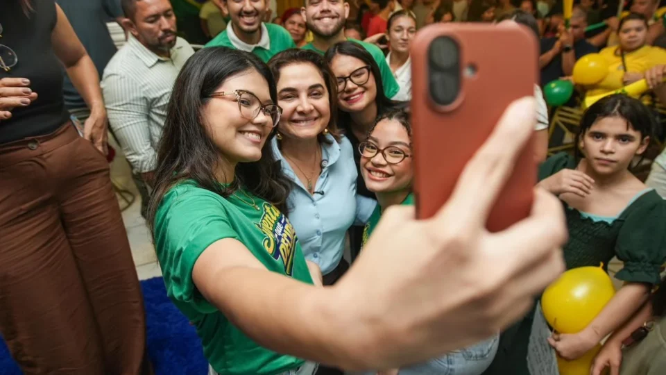 Maria do Carmo defende protagonismo da juventude durante encontro político em Manaus