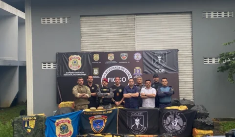 Embarcação carregada com 2,5 toneladas de skunk é interceptada após confronto armado no Rio Solimões, próximo à Coari