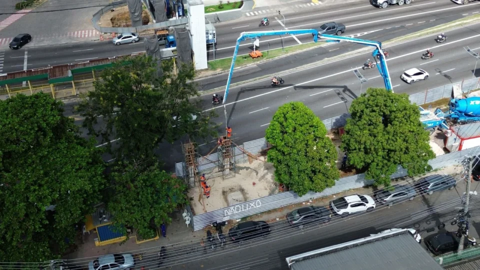 Avenida Torquato Tapajós terá interdições temporárias para avanço de obras de passarela em Manaus
