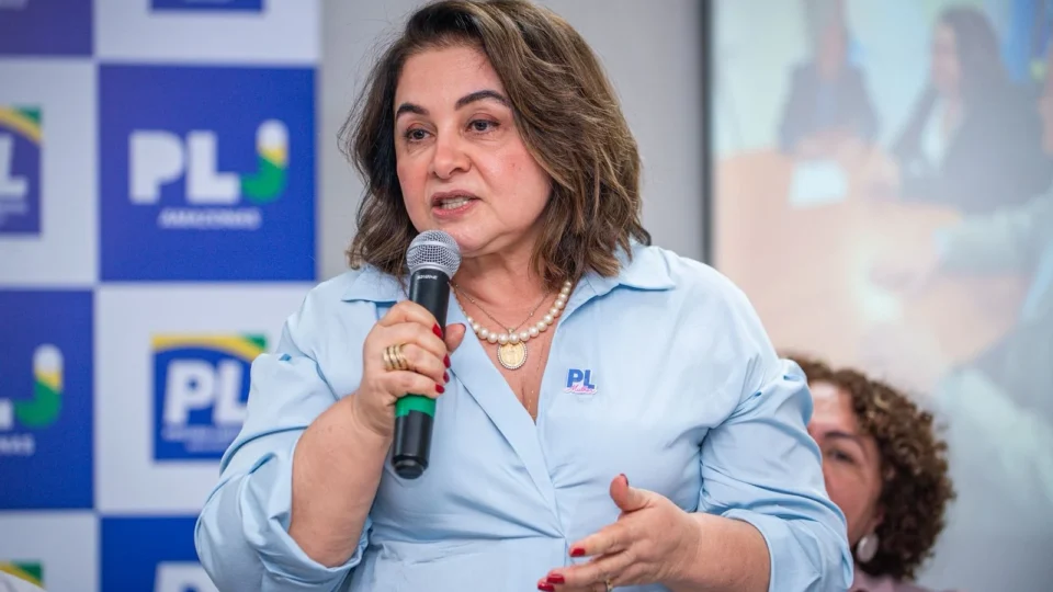 “Mais fácil encontrar Lula em Paris do que em Parintins”, dispara Maria do Carmo durante visita do presidente ao AM