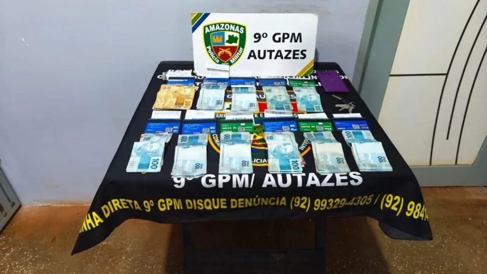 Suspeito de participar de esquema de agiotagem é preso com quase R$ 10 mil e 11 cartões bancários em Autazes