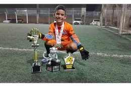 Goleiro mirim faz rifa para disputar competição em Ji-Paraná