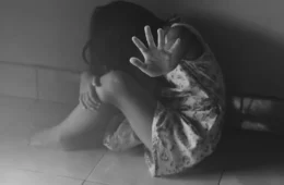 Dentro de casa, o silêncio machuca: violência sexual contra meninas cresce no Brasil