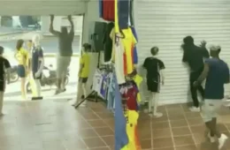 Veja: Empresário prende assaltantes dentro de loja durante roubo na Colômbia