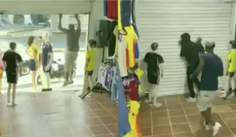 Veja: Empresário prende assaltantes dentro de loja durante roubo na Colômbia