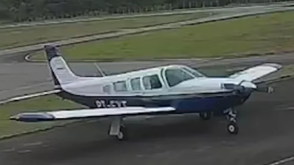 VEJA VÍDEO: imagens mostram momento exato em que avião se choca contra prédio em BH