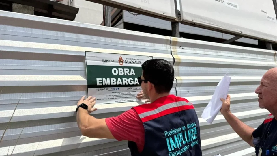 Obra de condomínio é interditada após trabalhador morrer soterrado em Manaus