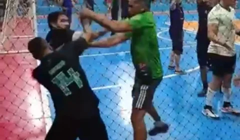 VEJA VÍDEO: jogo de futsal no interior do Amazonas termina em confusão generalizada