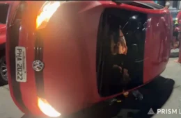 Motorista supostamente embriagada capota carro após colidir com dois veículos na avenida Grande Circular, em Manaus