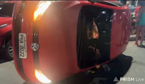 Motorista supostamente embriagada capota carro após colidir com dois veículos na avenida Grande Circular, em Manaus