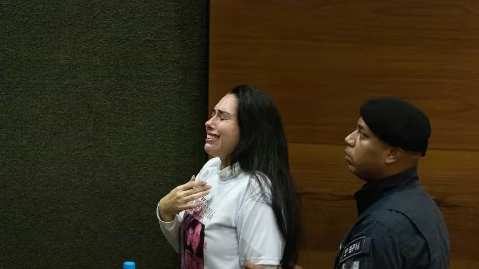 Mãe de Henry diz que filho reclamou de agressões antes da morte e diz que Jairinho chamava menino de ‘mimado’