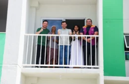 Renato Junior entrega móveis a famílias do Morar Melhor 15 e reforça política habitacional em Manaus