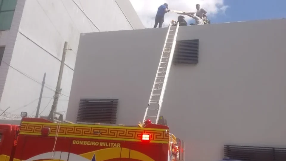 Trabalhador sofre descarga elétrica durante serviço em telhado de agência bancária em Abaetetuba