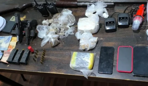 Homem é preso em flutuante usado como base para tráfico de drogas no interior do Amazonas
