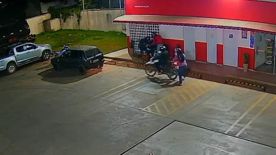 Criminosos armados rendem trabalhadores e roubam posto de combustíveis em Porto Velho