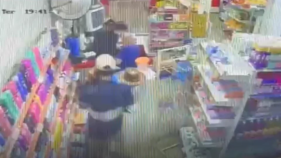 VÍDEO: veja o momento em que comerciante é executado dentro de panificadora no São José