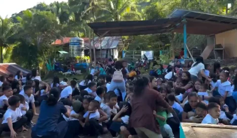 Veja o momento em que terremoto atinge escola durante cerimônia de hasteamento da bandeira nas Filipinas