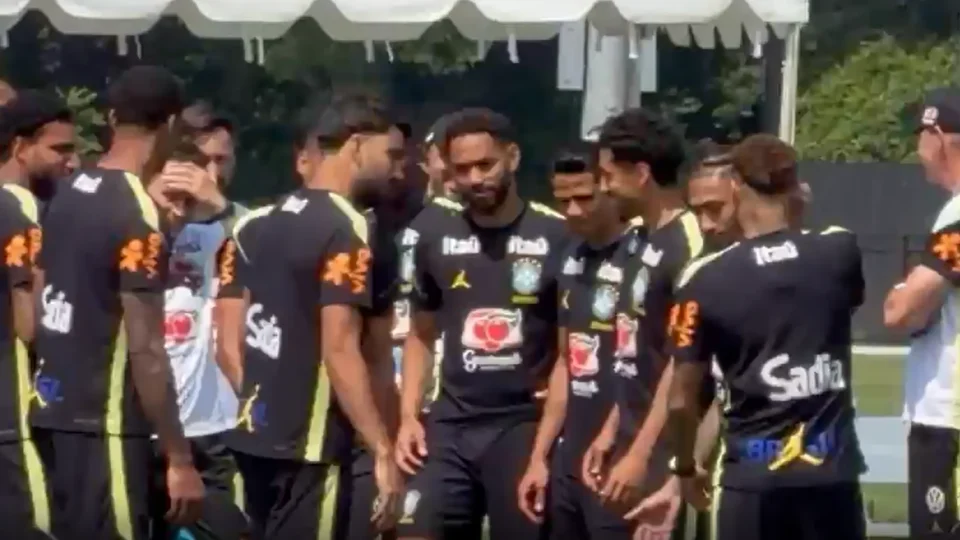 Após um mês afastado, Neymar volta a treinar com bola na Seleção e gera expectativa para duelo contra o Haiti