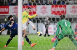 Brasil reage no segundo tempo, vence o Japão por 2 a 1 de virada e avança às oitavas da Copa do Mundo