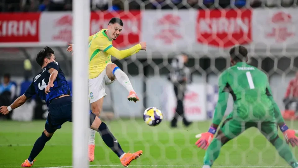 Brasil reage no segundo tempo, vence o Japão por 2 a 1 de virada e avança às oitavas da Copa do Mundo