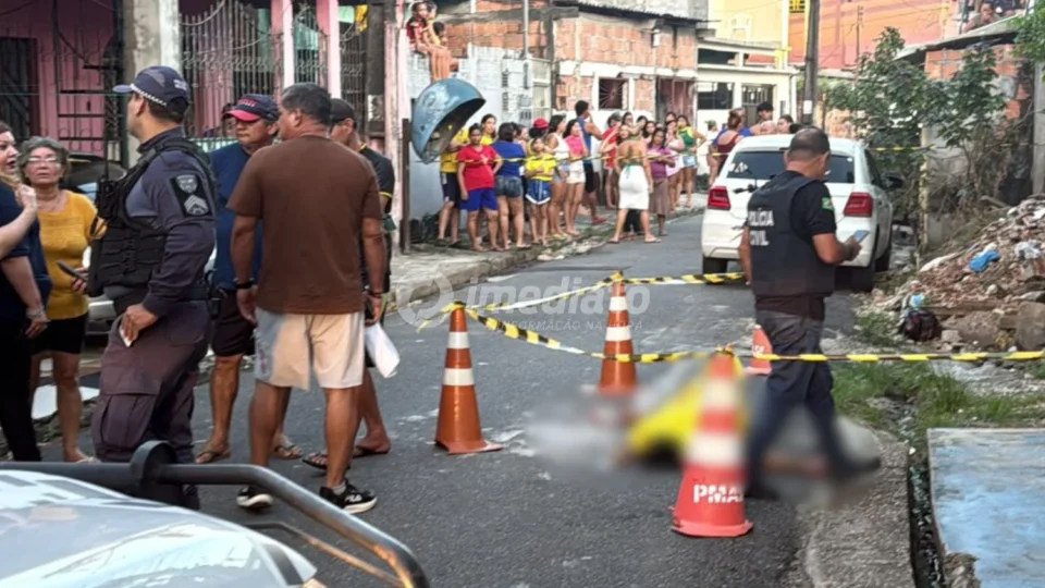 Homem é morto a tiros após motociata em comemoração ao jogo do Brasil no bairro Compensa, em Manaus