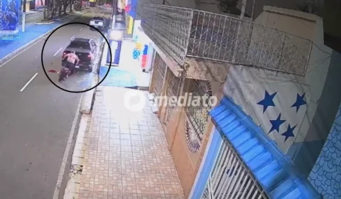 VEJA VÍDEO: Motociclista fica ferido após bater violentamente na traseira de carro estacionado no Amazonas