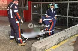 Homem em situação de rua é socorrido em estado grave após ser esfaqueado na avenida Efigênio Salles, em Manaus