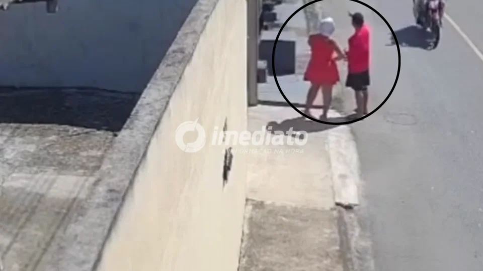 VEJA VÍDEO: Homem finge pedir água e rouba celular de moradora no bairro Santa Etelvina, em Manaus