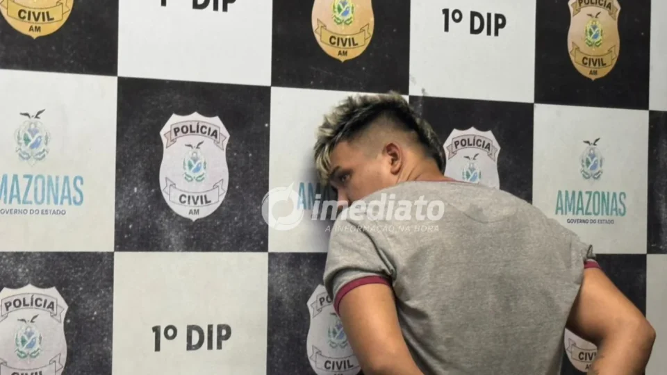 Homem é preso pela ROCAM com drogas, dinheiro e balanças de precisão no bairro Nossa Senhora das Graças, em Manaus