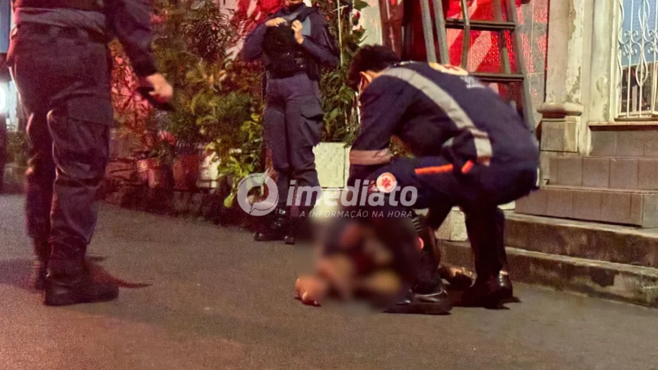 Homem fica ferido ao fugir de criminosos armados durante tentativa de homicídio no bairro Parque 10 de Novembro, em Manaus