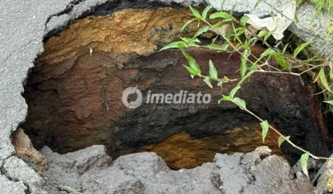 Moradores denunciam risco de erosão e cobram solução para buraco na Rua Barão do Rio Branco