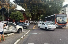Veja vídeo: Colisão entre carro e ônibus deixa uma pessoa ferida na Avenida Carvalho Leal, em Manaus