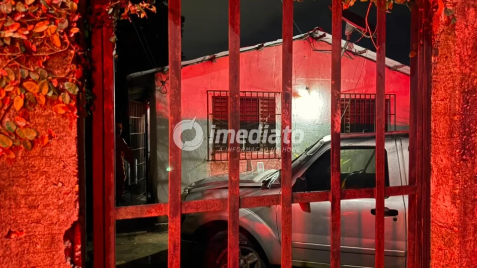 Homem é atacado pelo próprio pitbull pela terceira vez dentro de casa e mobiliza Samu, Bombeiros e PM no bairro Nova Cidade
